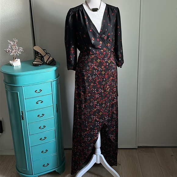 Express Dresses & Skirts - Express Women’s Floral Maxi Dress Striking High Low Surplice Faux Wrap V-Neck